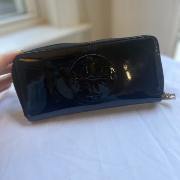 Tory Burch Long Wallet - Picture 4 of 5